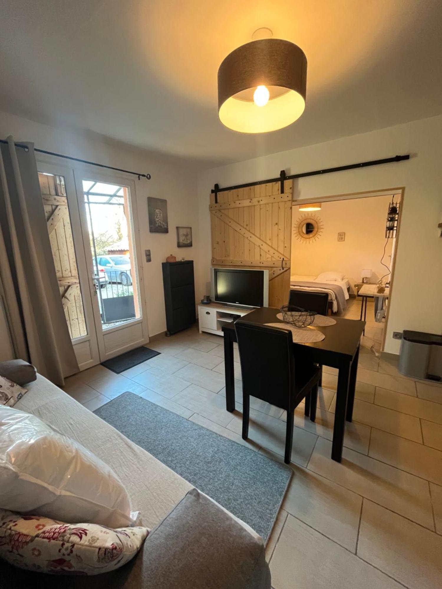 Studio Cosy Avec Climatisation Et Terrasse Malataverne Luaran gambar