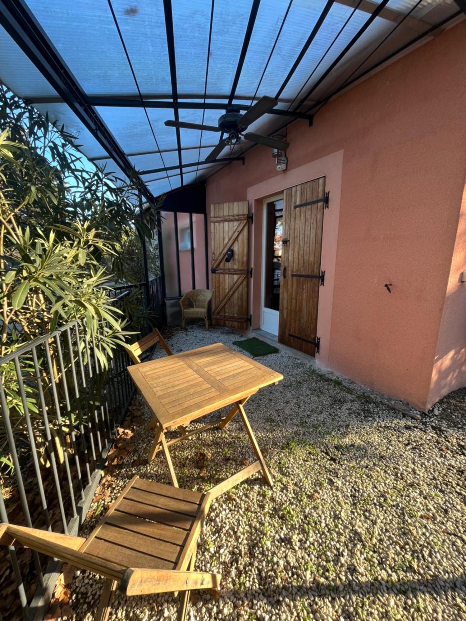 Studio Cosy Avec Climatisation Et Terrasse Malataverne Luaran gambar
