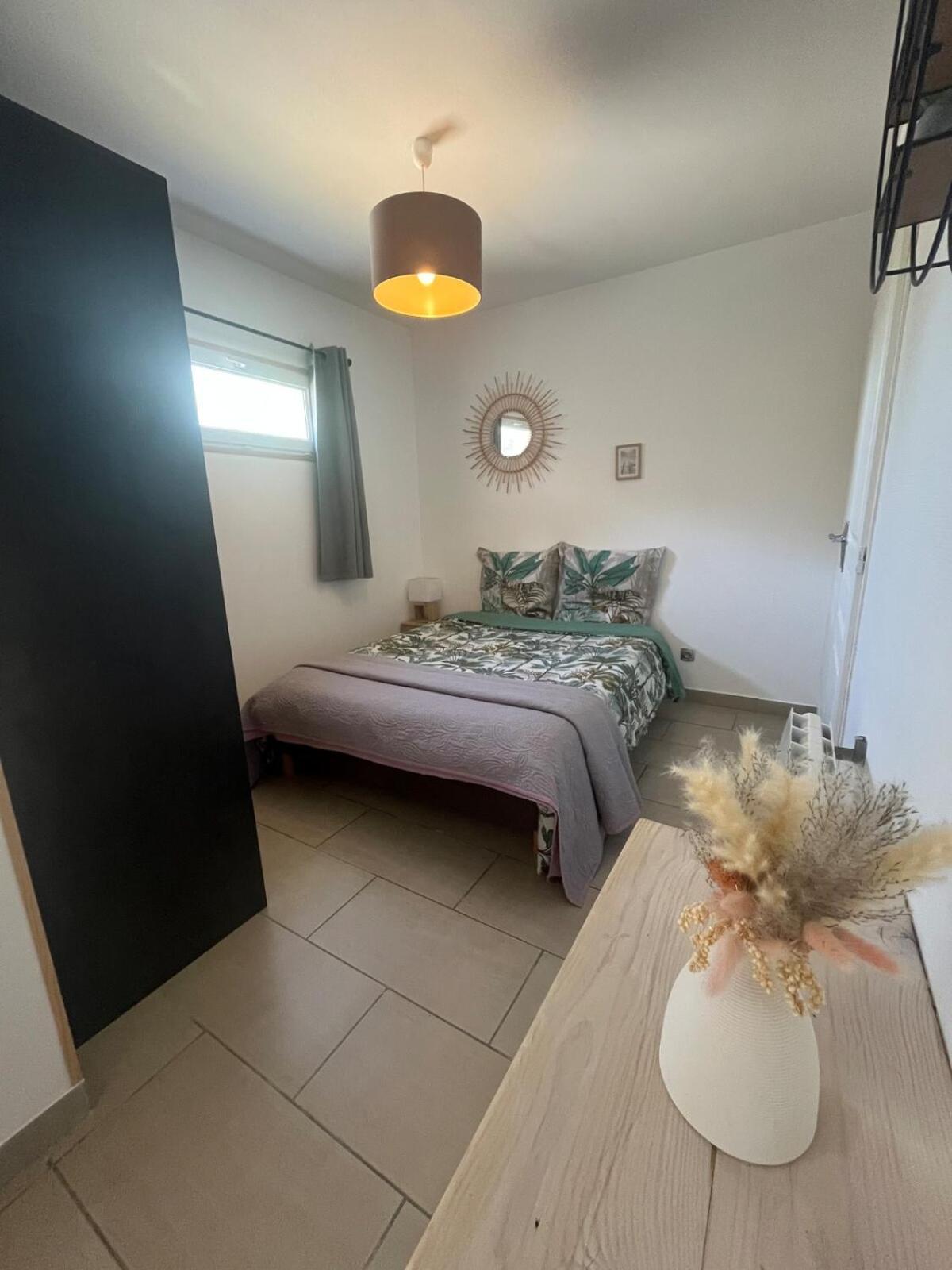 Studio Cosy Avec Climatisation Et Terrasse Malataverne Luaran gambar