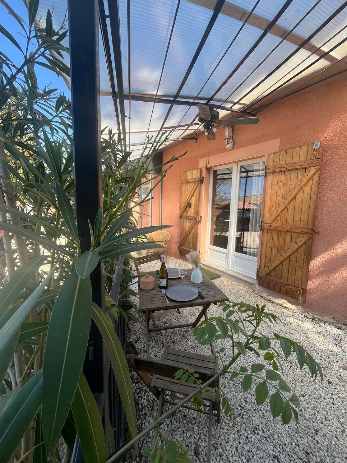 Studio Cosy Avec Climatisation Et Terrasse Malataverne Luaran gambar